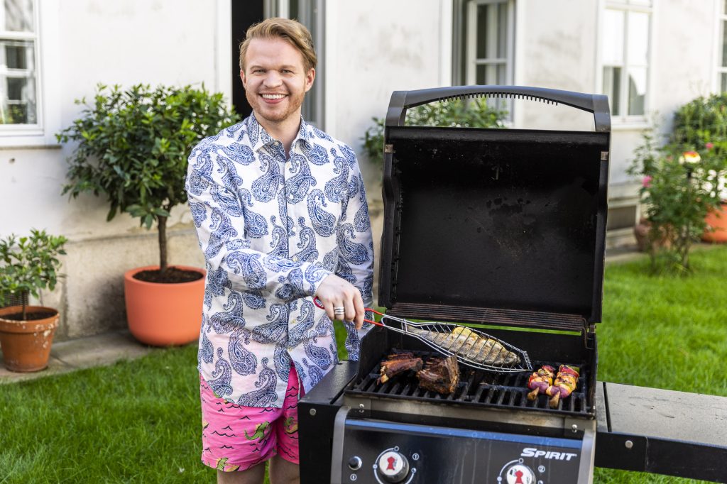 Julian am Grill